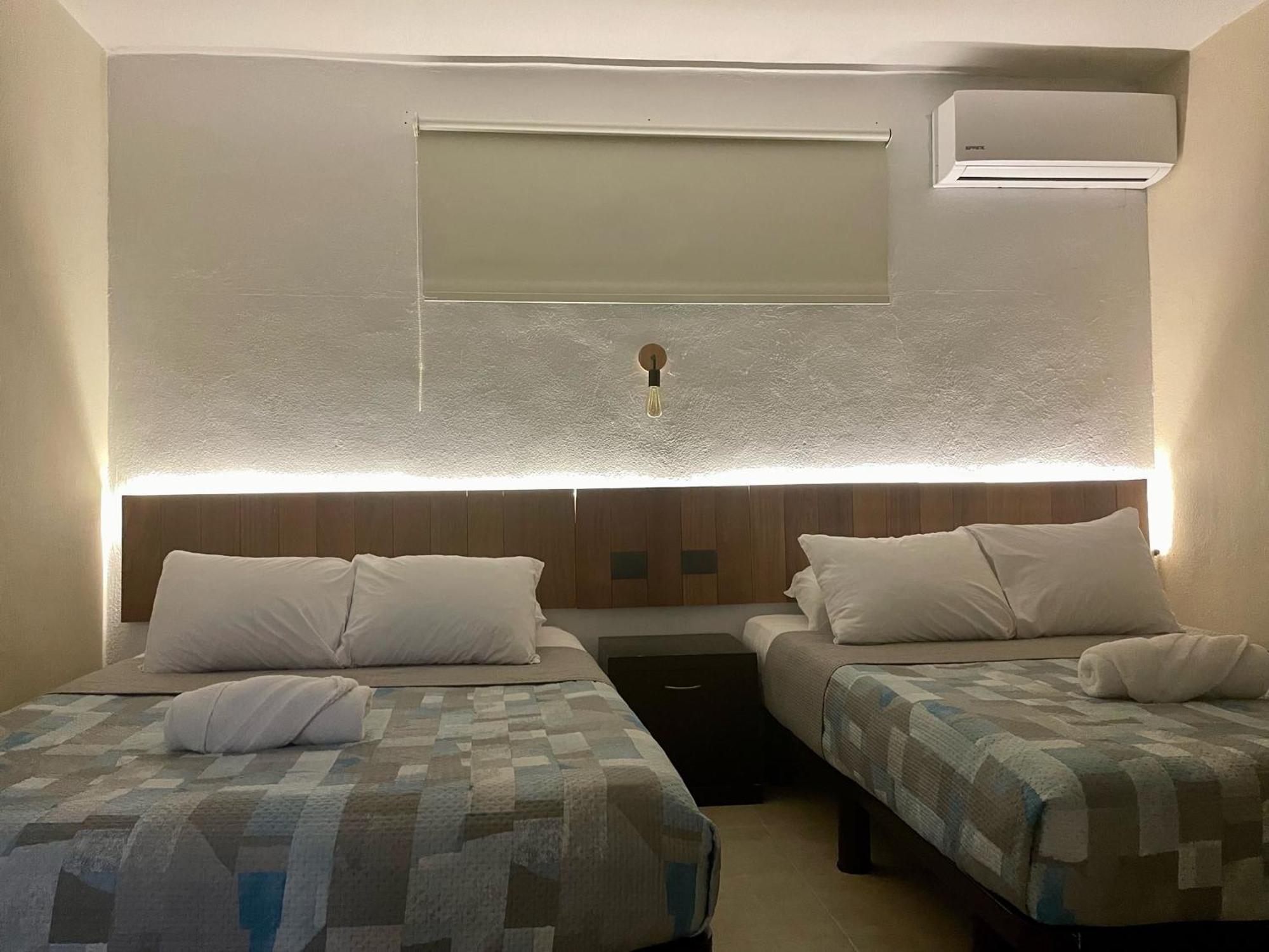 Moloch Hostel & Suites Cancun Ngoại thất bức ảnh